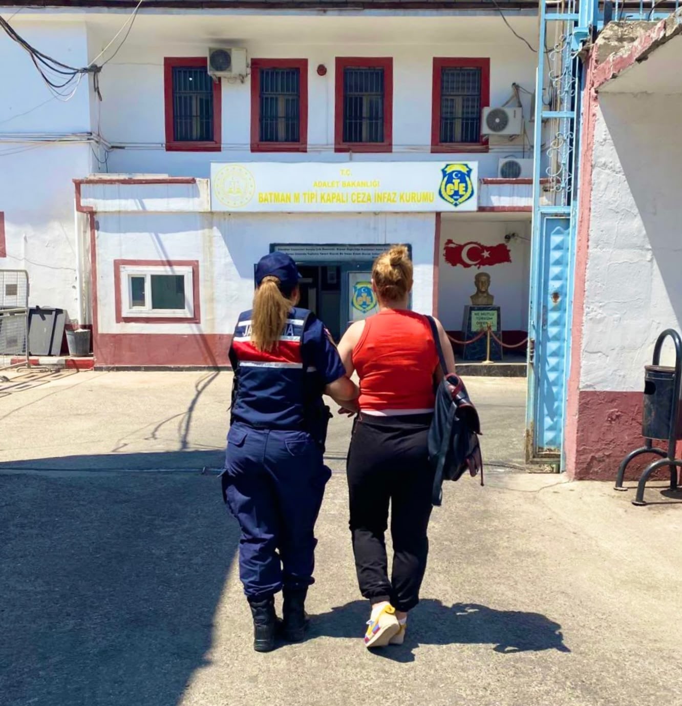 Batman JASAT’tan firari hükümlü operasyonu: 15 yıl hapis cezası bulunan kadın yakalandı