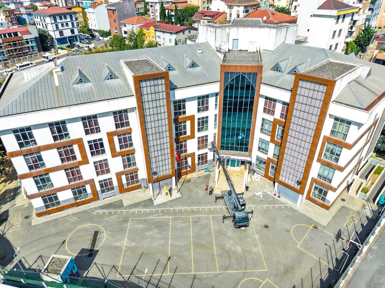 Eğitimde belediye eli: &Uuml;mraniye&rsquo;de okullarda yaz mesaisi