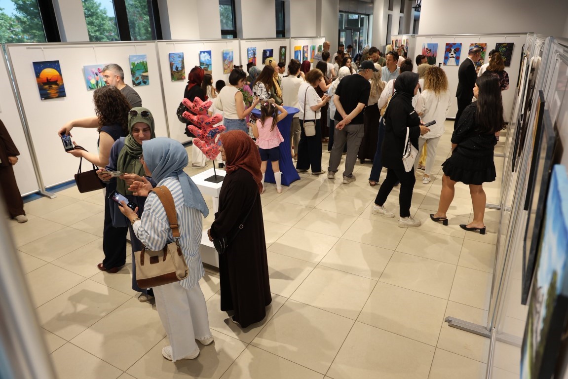 Kartepe&rsquo;de "Ahenk" resim sergisi sanatseverlerle buluştu
