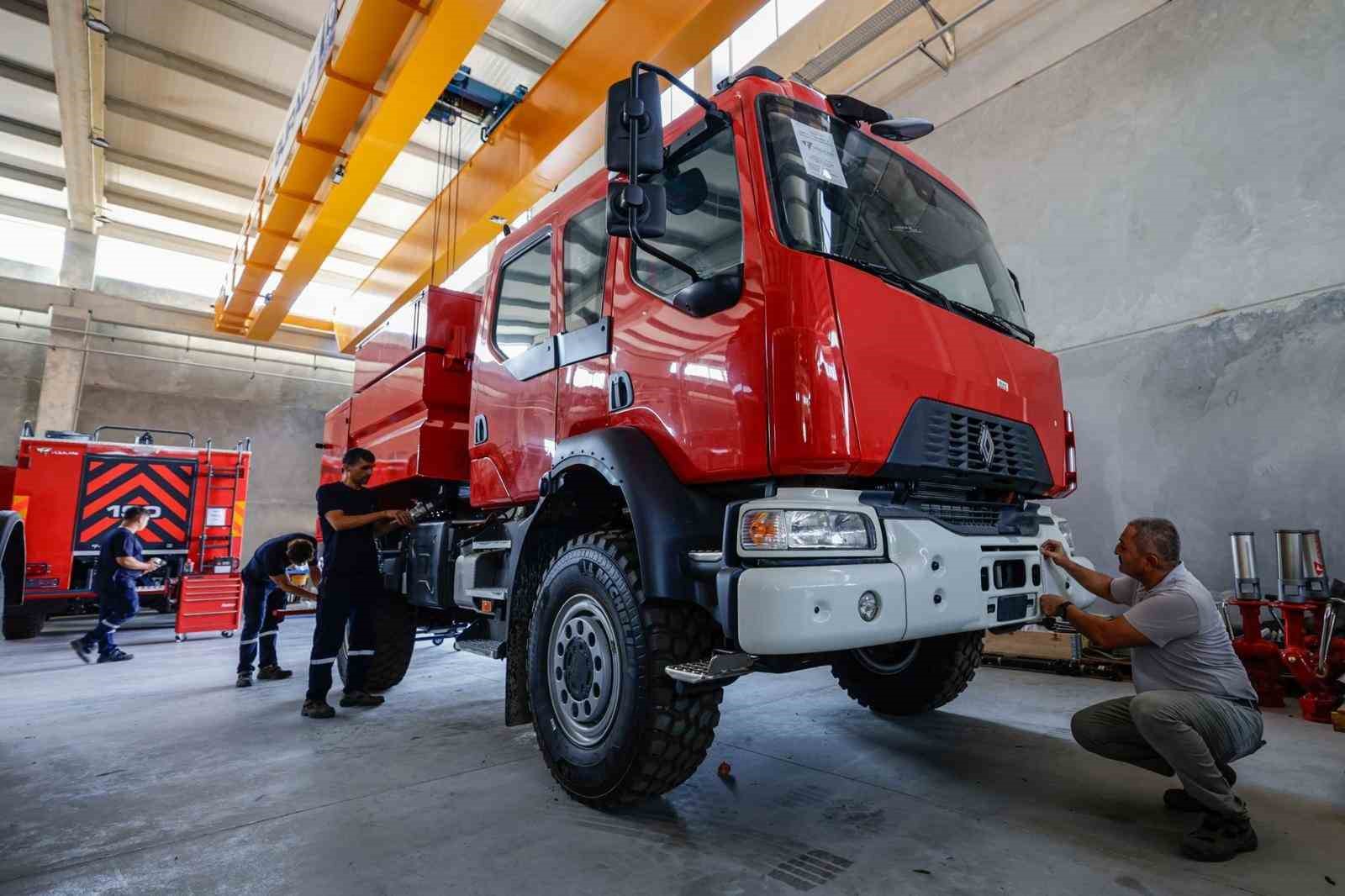 İzmir İtfaiyesi’ne güç katacak 10 yeni arazöz