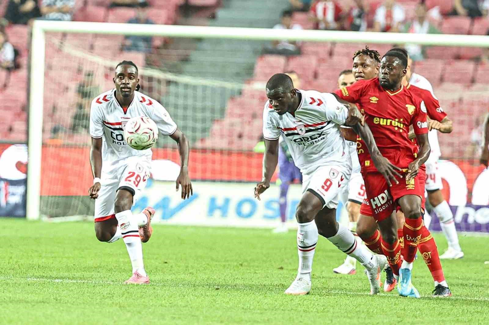Trendyol S&uuml;per Lig: Samsunspor: 2 - G&ouml;ztepe: 1 (İlk yarı)
