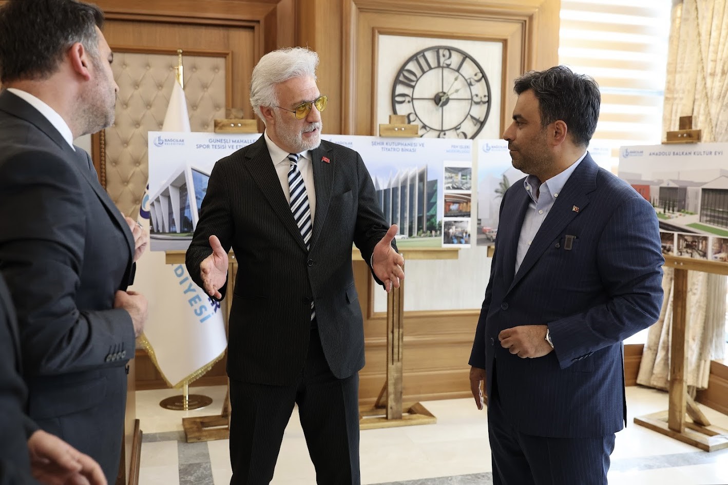 Tamer Karadağlı’dan Bağcılar’da açılacak tiyatro binası için "Süper" yorumu