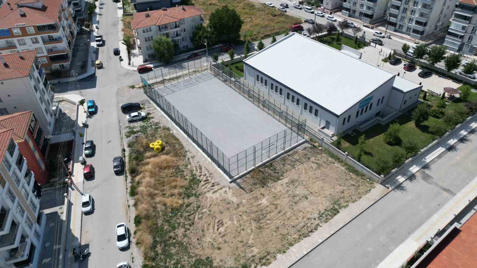 Başkan Aşgın&rsquo;dan sentetik saha a&ccedil;ıklaması: "Bu s&ouml;z&uuml;m&uuml;z&uuml; de tutacağız"