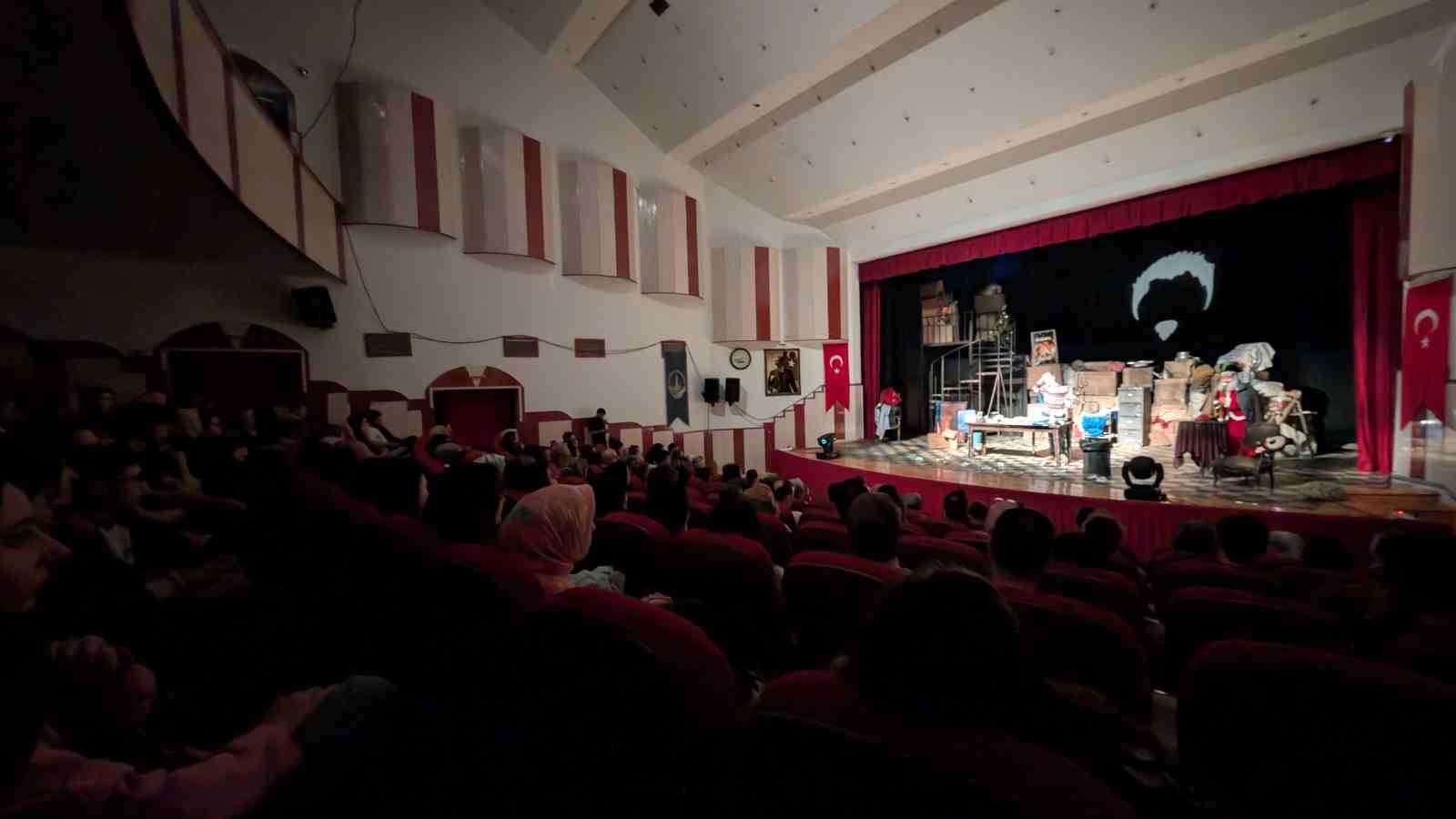 Tokat Belediyesi 1. Tiyatro Festivali tiyatroseverlerden tam not aldı