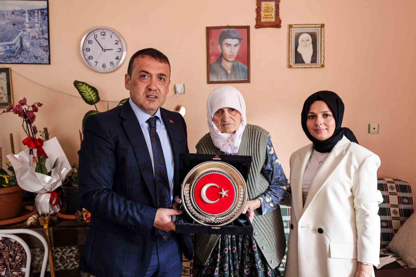 Vali Sözer, Şehit Ekrem Pehlivan’ın ailesini ziyaret etti
