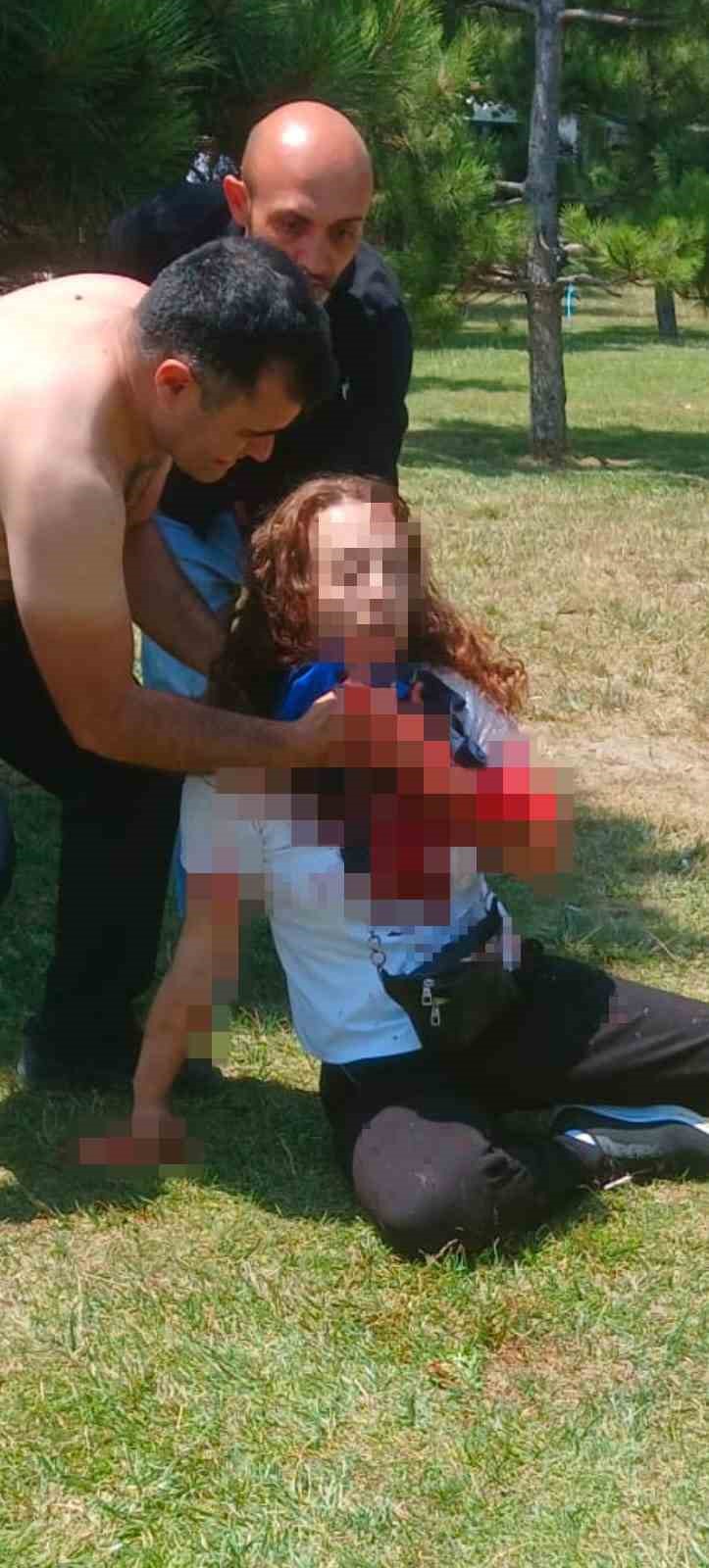 Çatalca’da boşanma aşamasındaki koca eşini boğazından bıçakladı