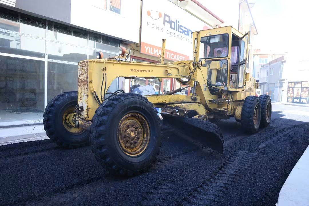 Alaca&rsquo;da asfalt &ccedil;alışmaları tam gaz