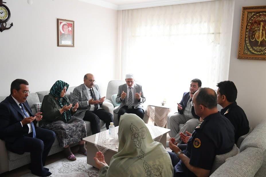 Vali Ustaoğlu 15 Temmuz şehitlerinin ailelerini ziyaret etti