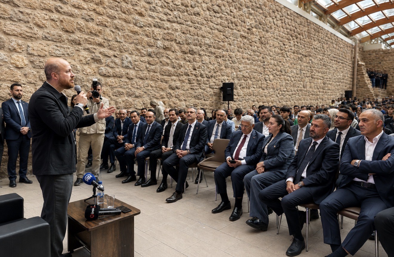 Bilal Erdoğan: "Gençler önce kendi kültürünü ve tarihini tanımalı"