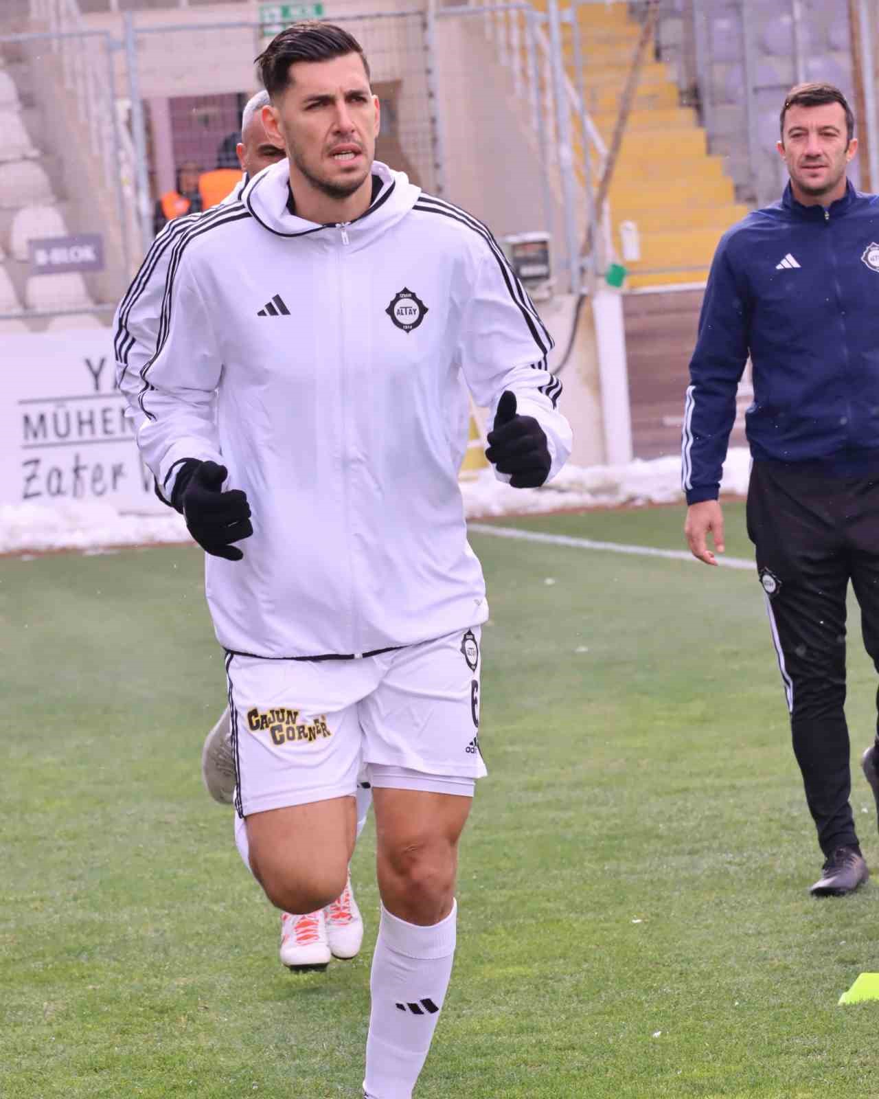 Ceyhun Gülselam, profesyonel futbol kariyerini sonlandırdı