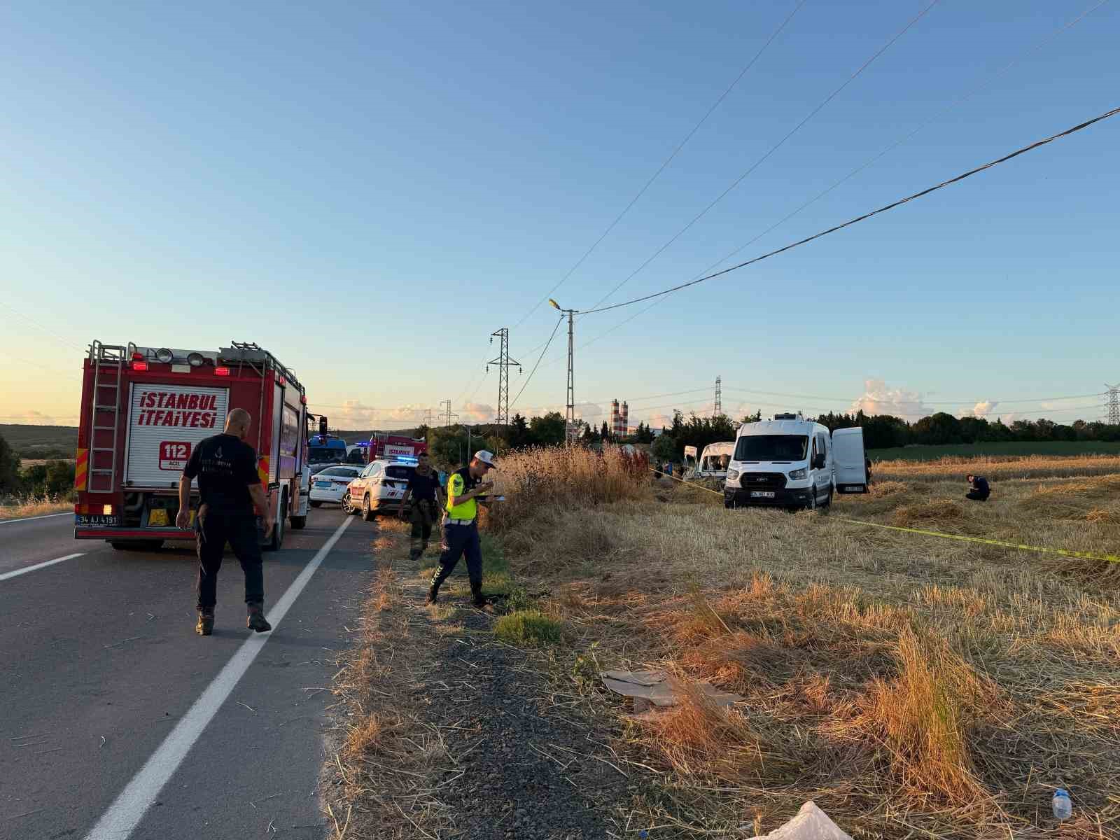 Silivri&rsquo;de 2 kişinin &ouml;ld&uuml;ğ&uuml; minib&uuml;s kazasında yol trafiğe a&ccedil;ıldı