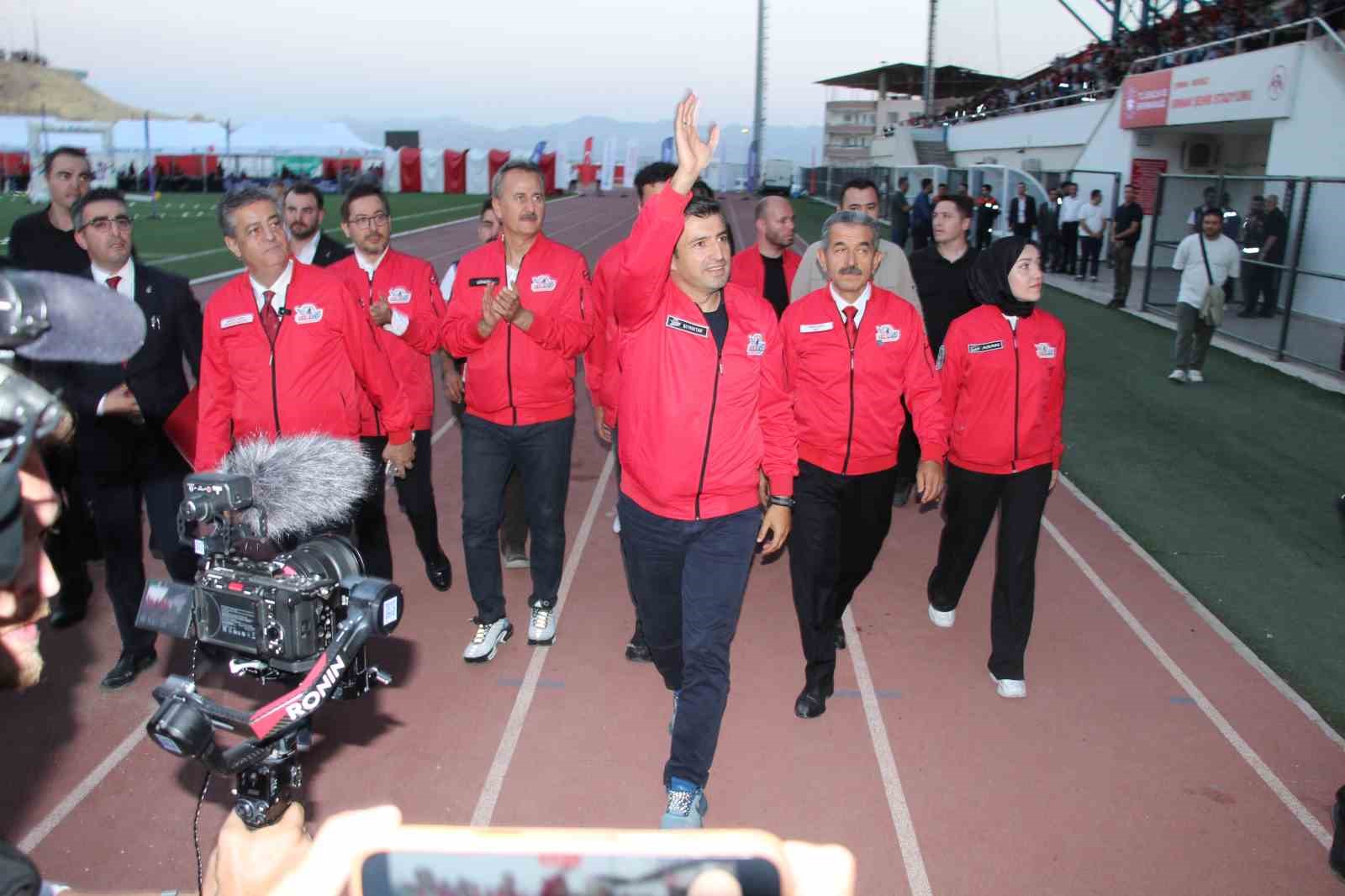 Selçuk Bayraktar: "Şırnak, Türkiye’nin tam bağımsız teknoloji mücadelesinde önemli ilkleri başardı"
