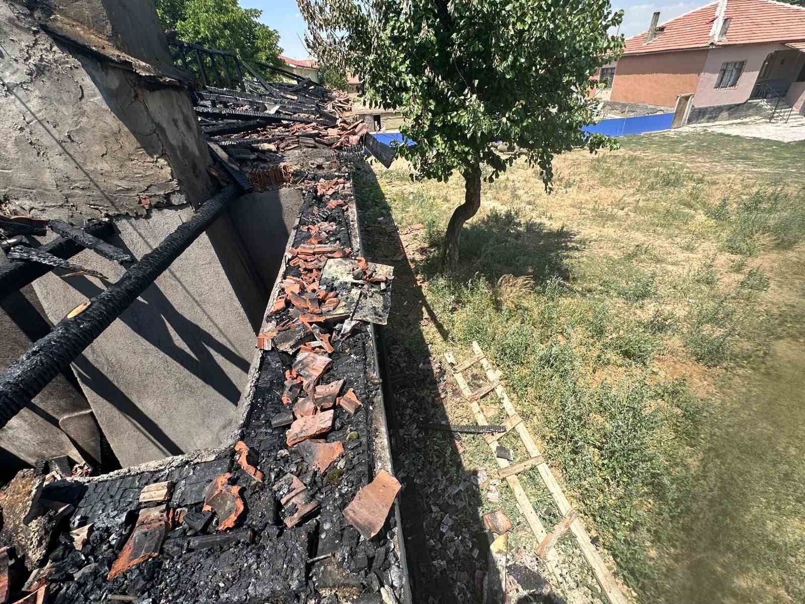 Kulu’da çatı yangını paniğe neden oldu