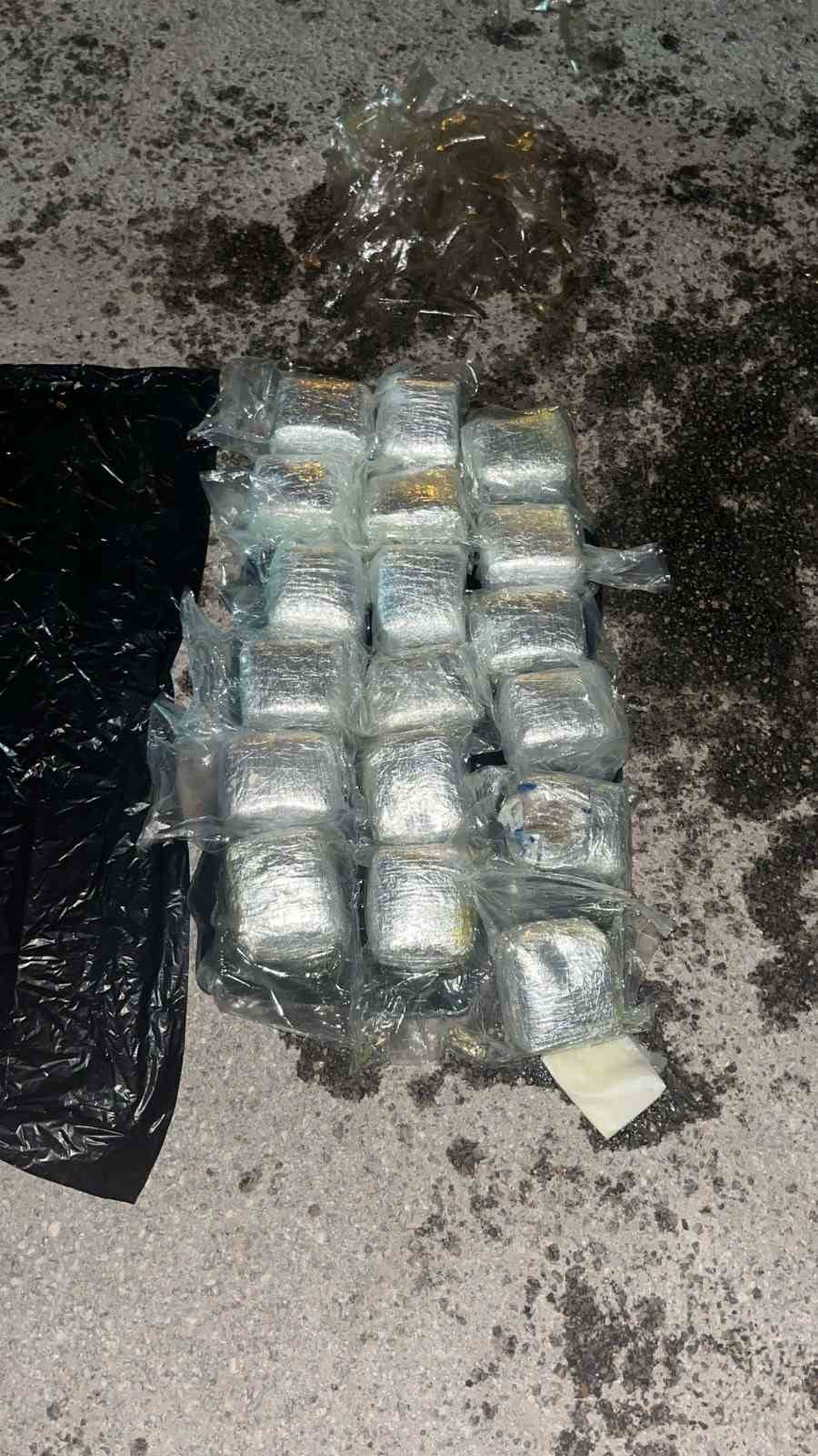 Bitlis’te yakıt deposuna gizlenen 15 kilo esrar ele geçirildi