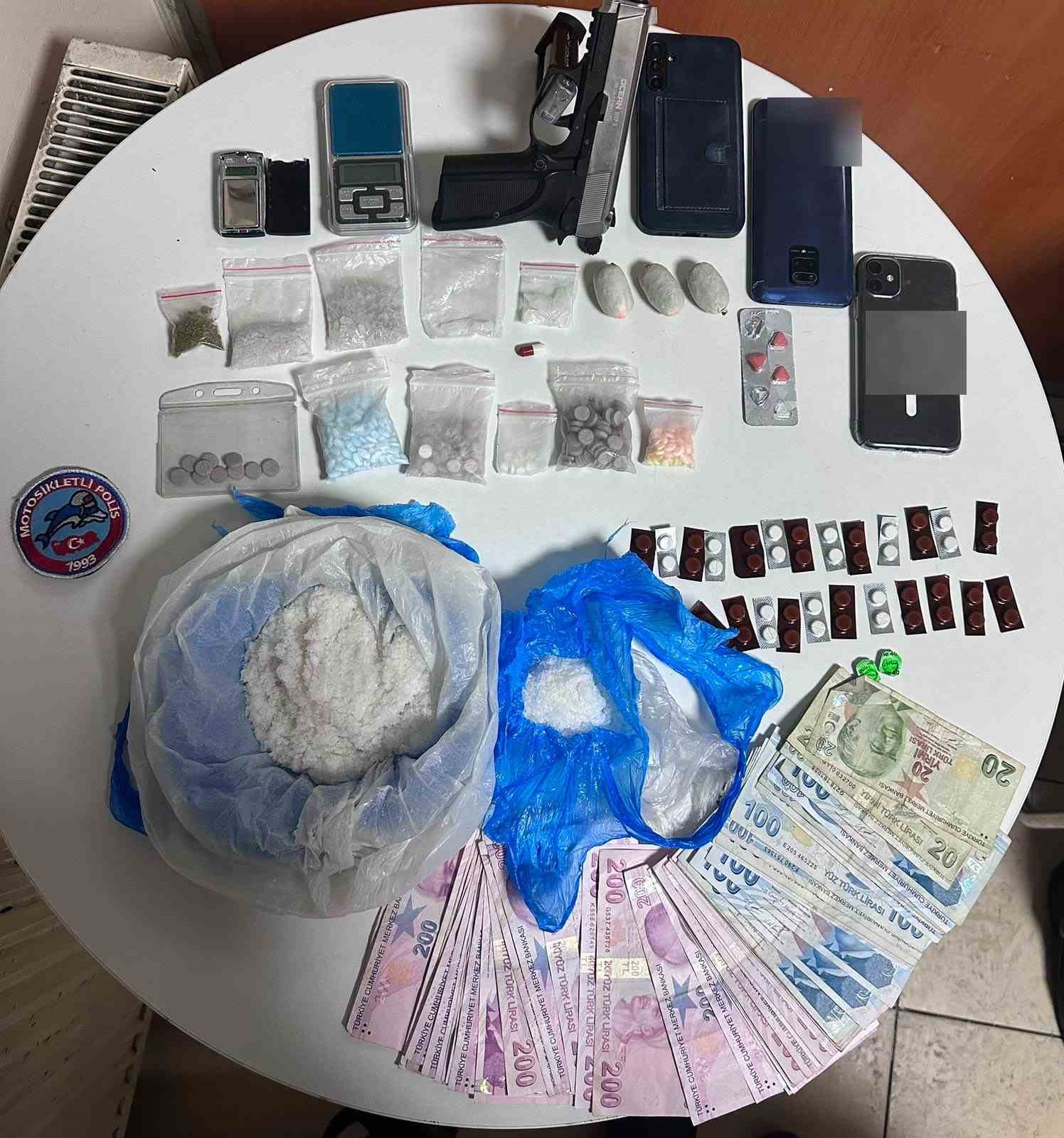 Bağcılar’da uyuşturucu operasyonu: 4 gözaltı