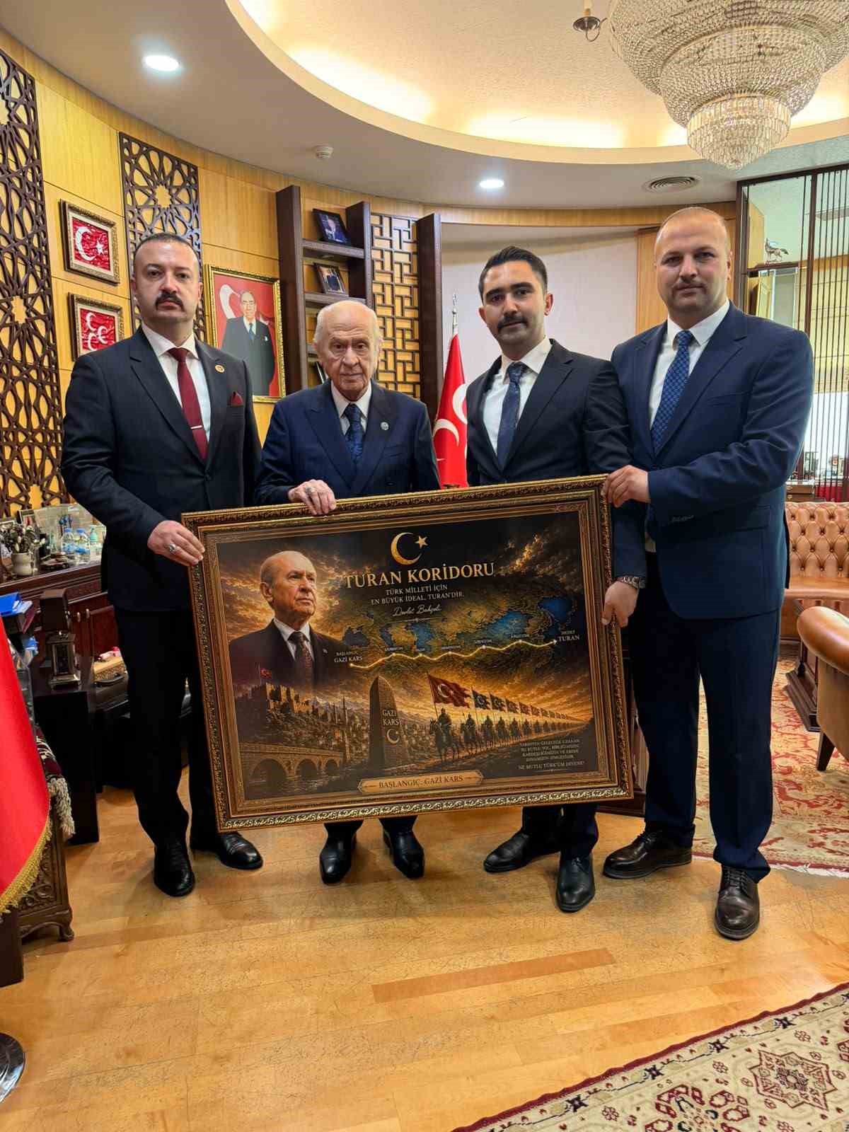 &Uuml;lk&uuml; Ocakları İl Başkanı Emirler&rsquo;den MHP lideri Bah&ccedil;eli&rsquo;ye ziyaret