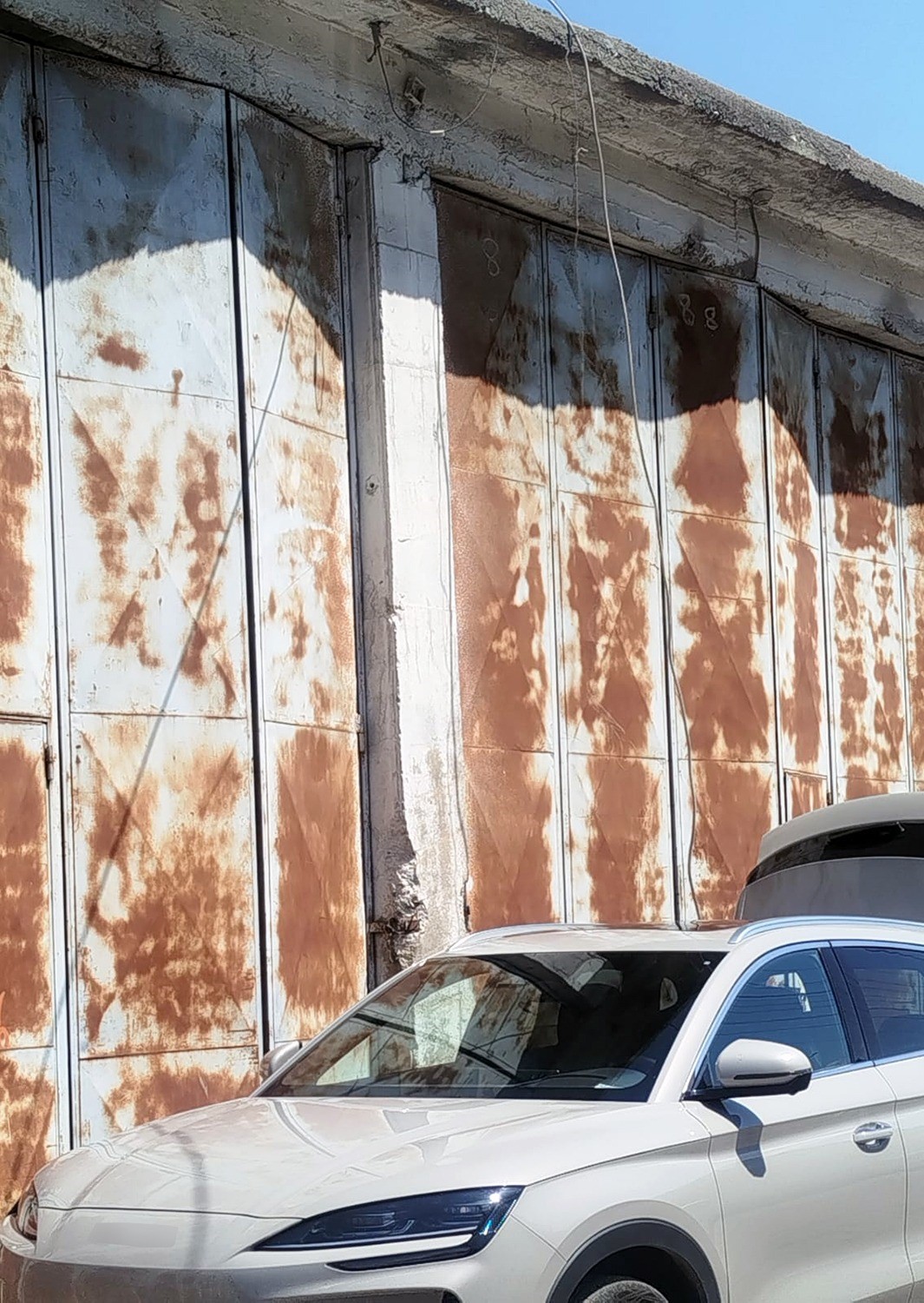Şanlıurfa’da pes dedirten olay: Kaçak elektrikle araç şarj istasyonu