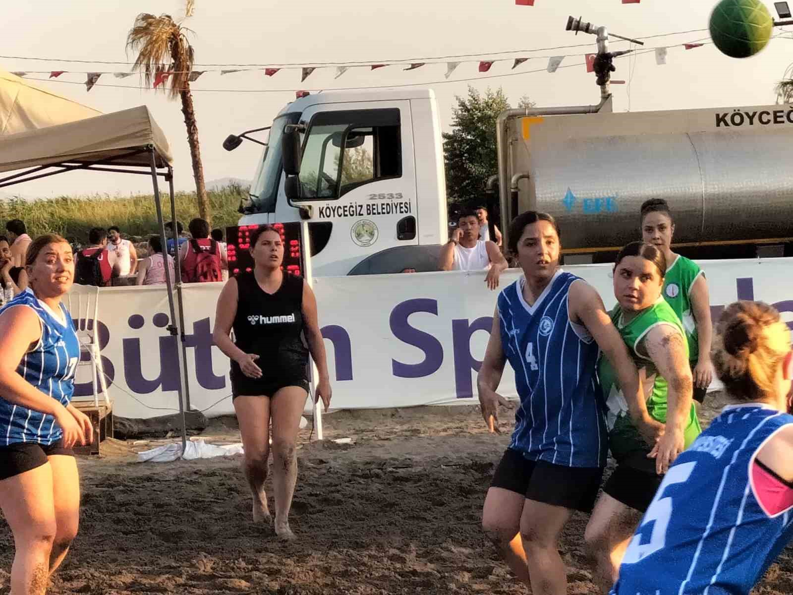 Köyceğiz’deki plaj hentbolu turnuvası, ödül töreniyle sona erdi