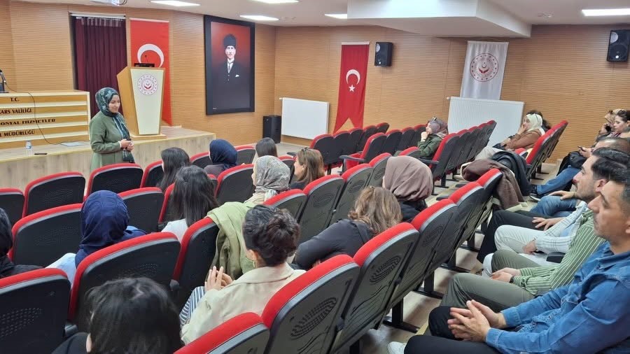 Kars&rsquo;ta Aile ve Sosyal Hizmetler personeline teknoloji bağımlılığı eğitimi