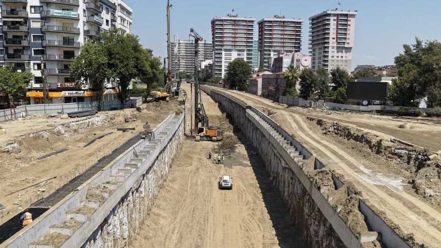 Aydın’da Yeni Dörtyol Köprülü Kavşağı’nda çalışmalar hız kesmiyor