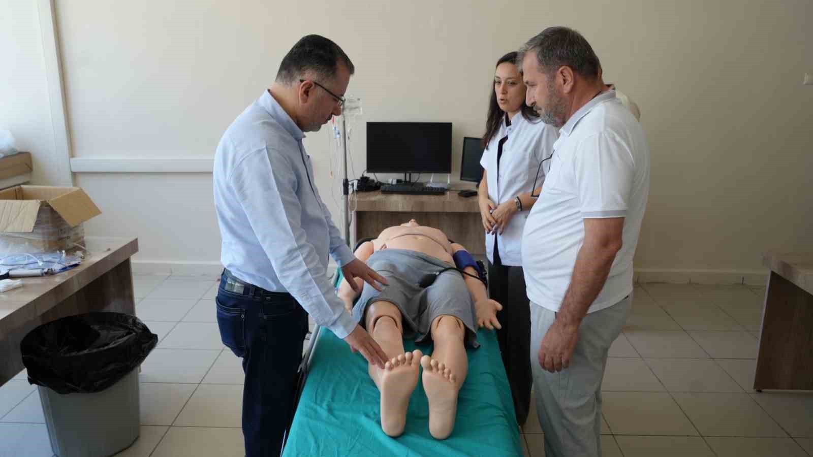 Rektör Kırışık Tıp Fakültesi Ek Hizmet Binası’nda incelemelerde bulundu