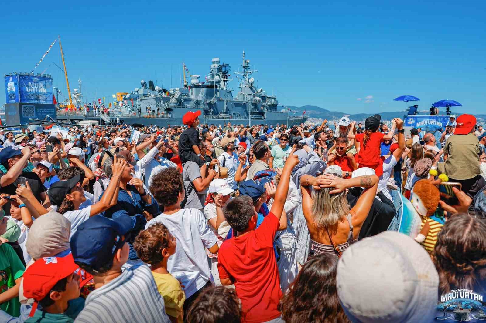 TEKNOFEST Mavi Vatan’da hava araçlarının gösterileri nefes kesti