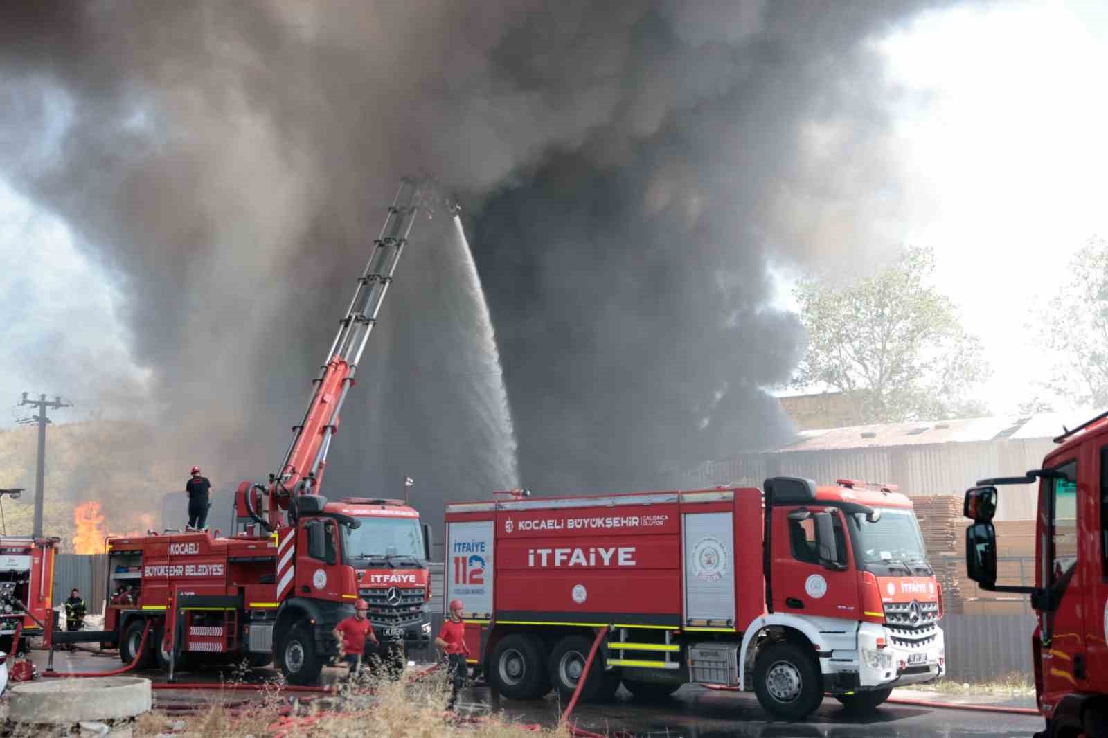 Kocaeli’deki boya fabrikası yangınında acı haber: 1 işçi hayatını kaybetti
