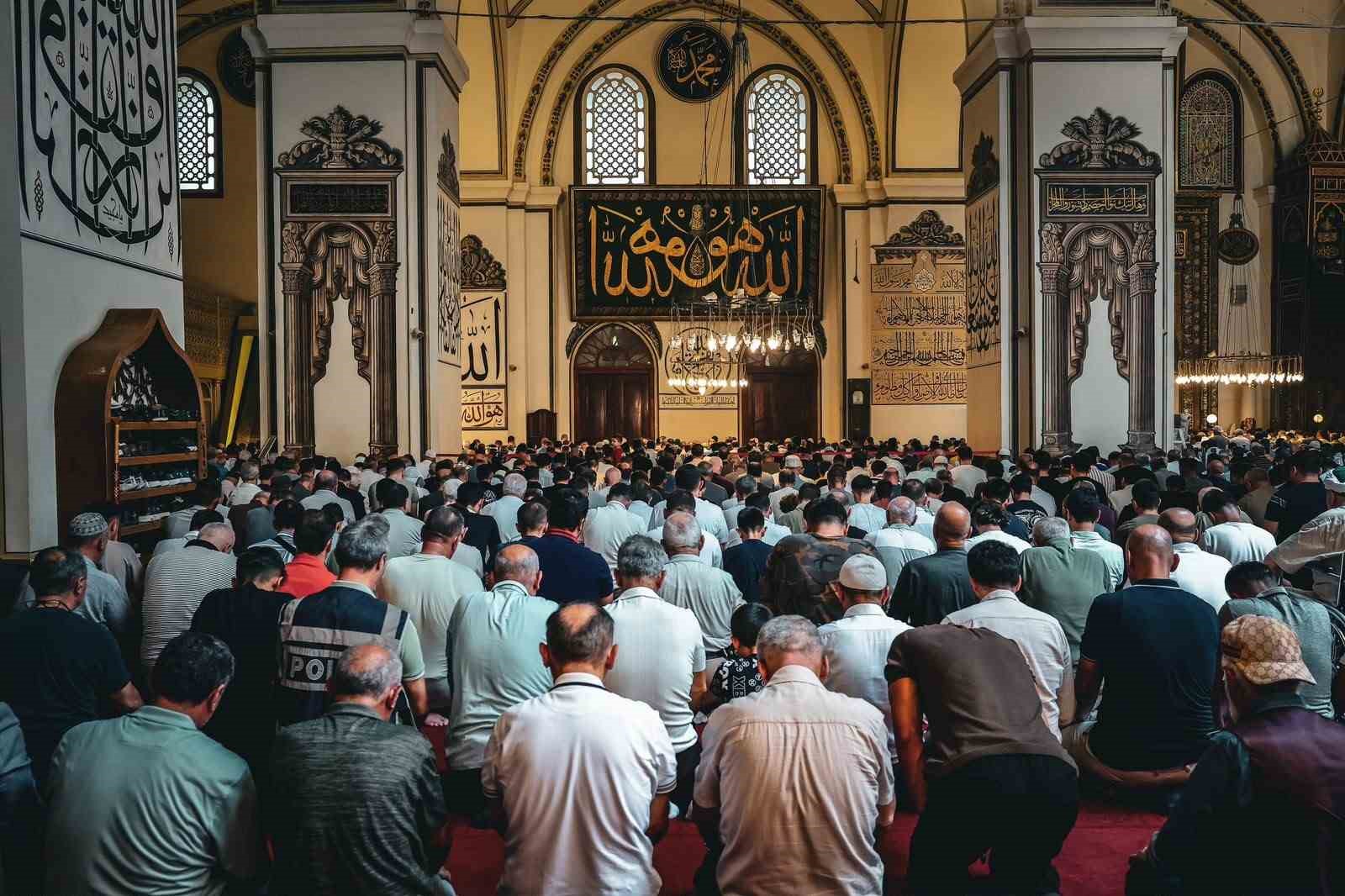 Bursa’da 15 Temmuz programı şehitleri anarak başladı