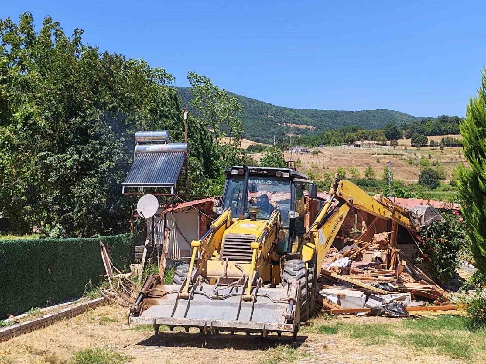 Çanakkale’de 16 kaçak yapı yıkıldı