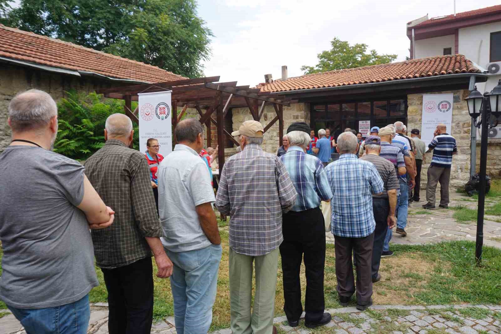 Edirne’de kurulan gönül sofrasında dayanışma örneği
