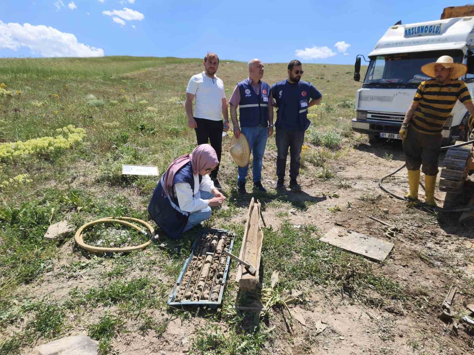 Bayburt’un Gümüşsu köyünde jeolojik etüt çalışmaları incelendi