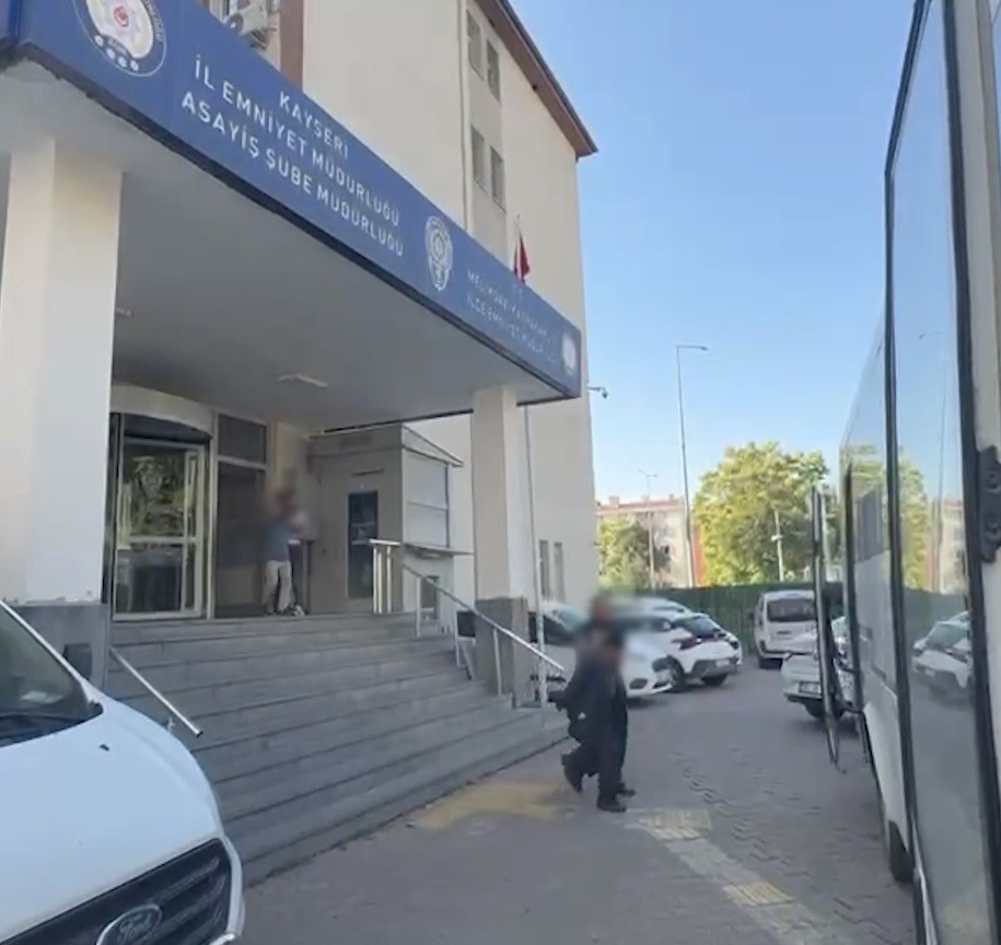 Kayseri&rsquo;de 537 polisle aranan şahıslara y&ouml;nelik operasyon: 95 şahıs yakalandı