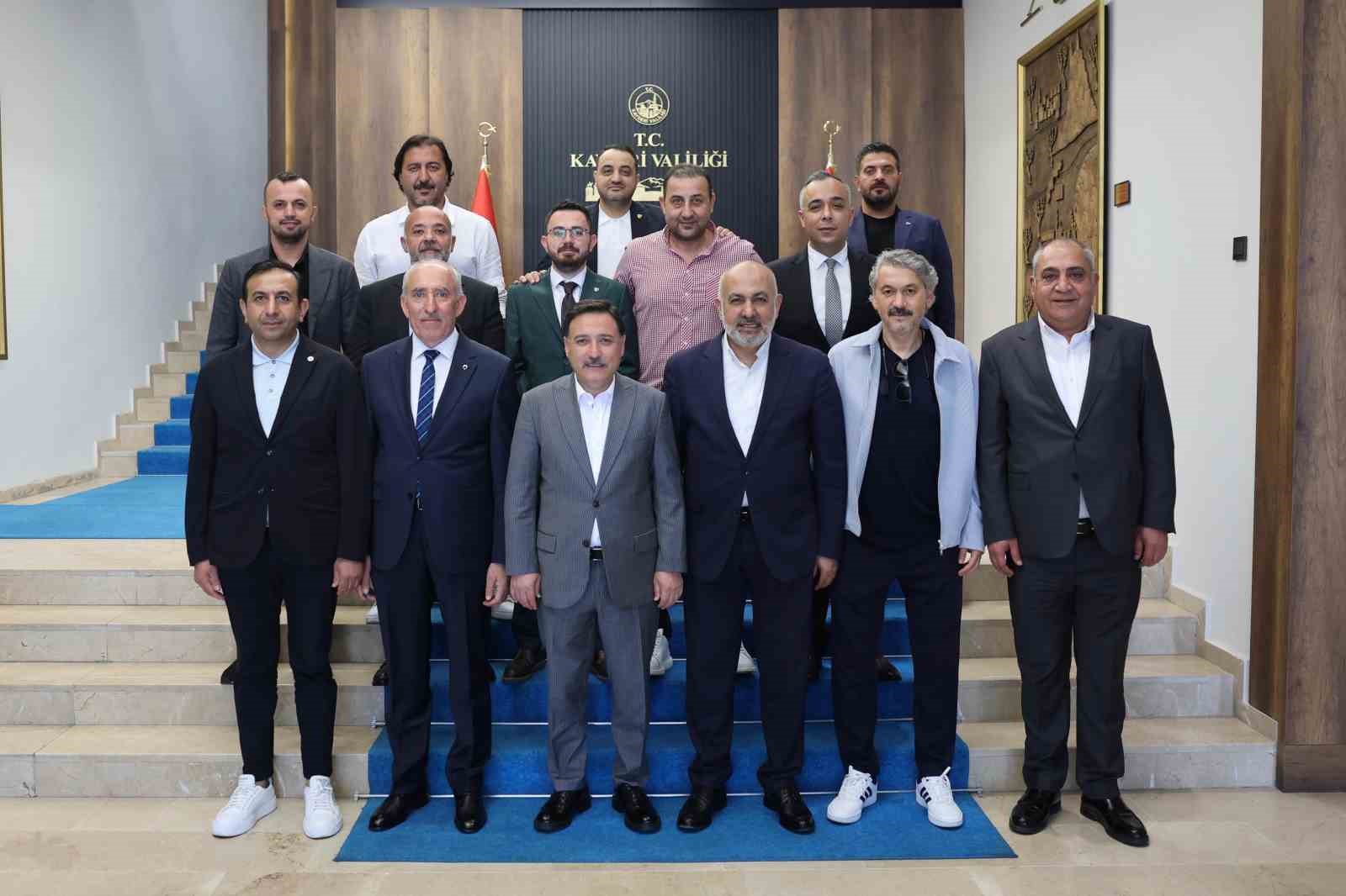 Kayserispor yönetimi, Vali Çiçek ile bir araya geldi