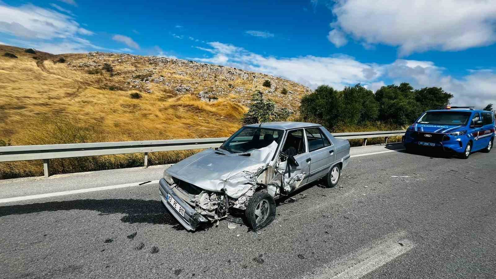 Bilecik’te kamyon ile otomobil çarpıştı, 1 yaralı