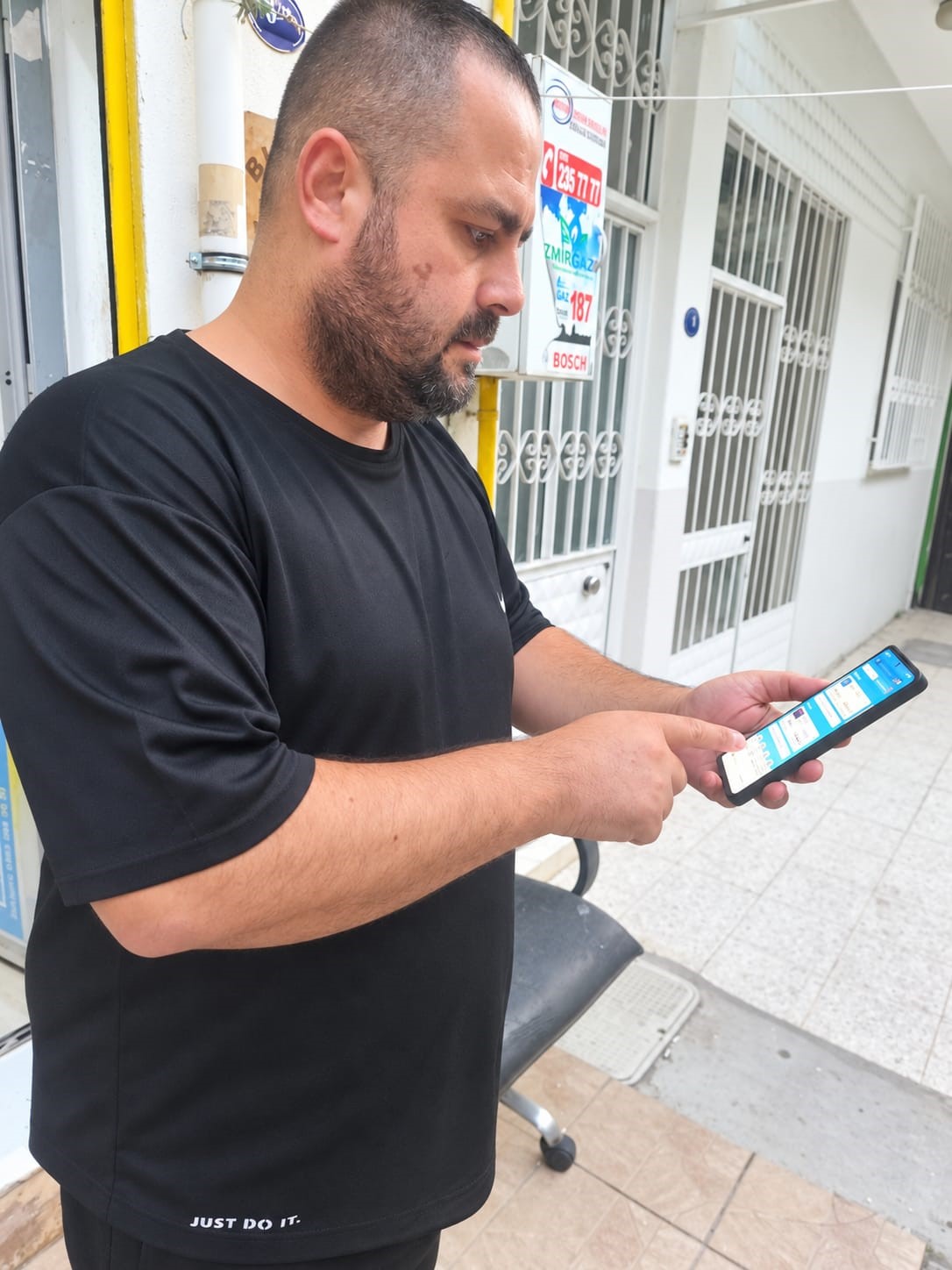 Hesabına gelen 83 bin liranın sahibini arıyor