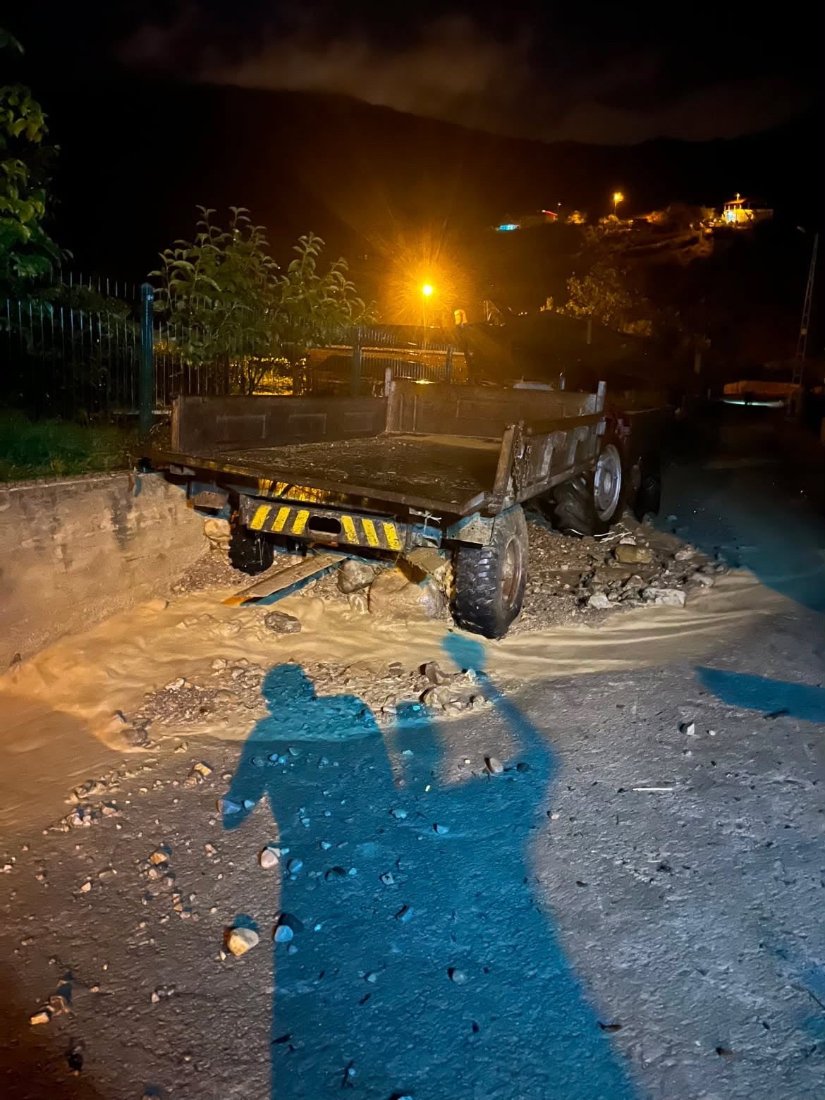 Artvin’de gece etkili olan sağanak taşkınlara neden oldu