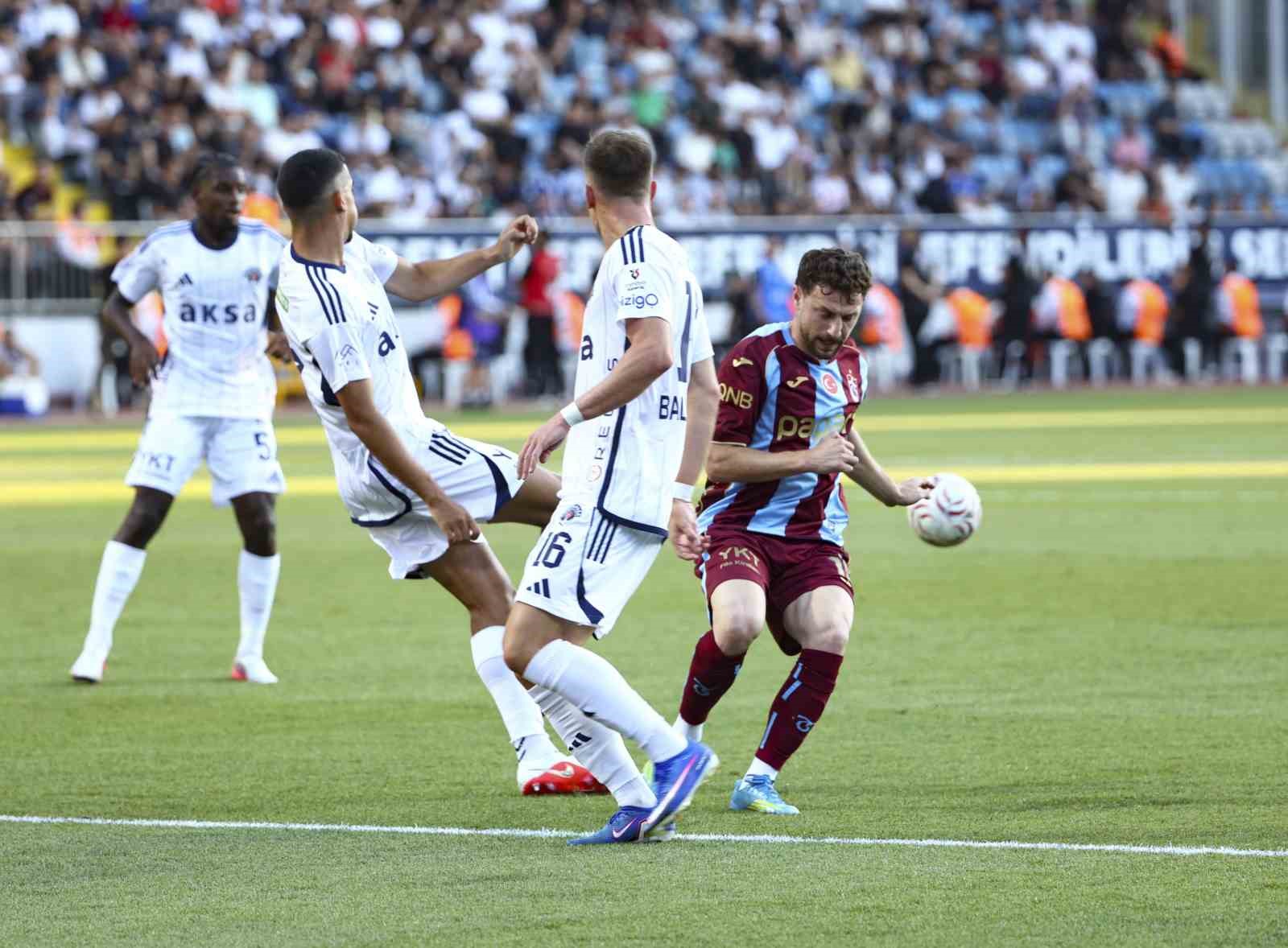Trendyol S&uuml;per Lig: Kasımpaşa: 0 - Trabzonspor: 1 (İlk yarı)