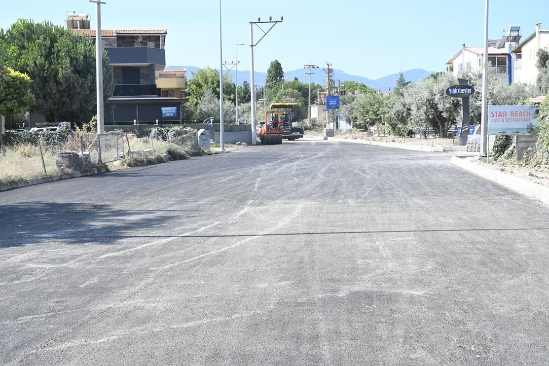 Kuşadası’nda sıcak asfalt çalışmasında sona gelindi
