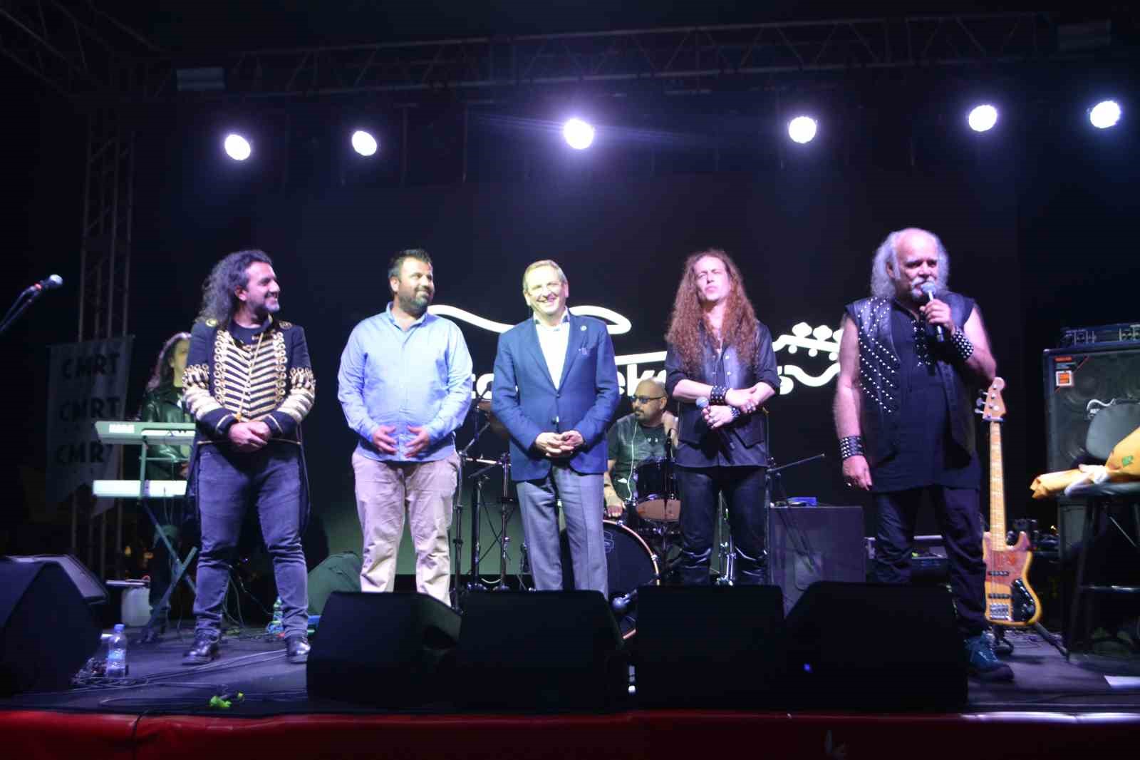 Kurtalan Ekspres Ayvalık Gastrofest&rsquo;te nostalji r&uuml;zg&acirc;rı estirdi
