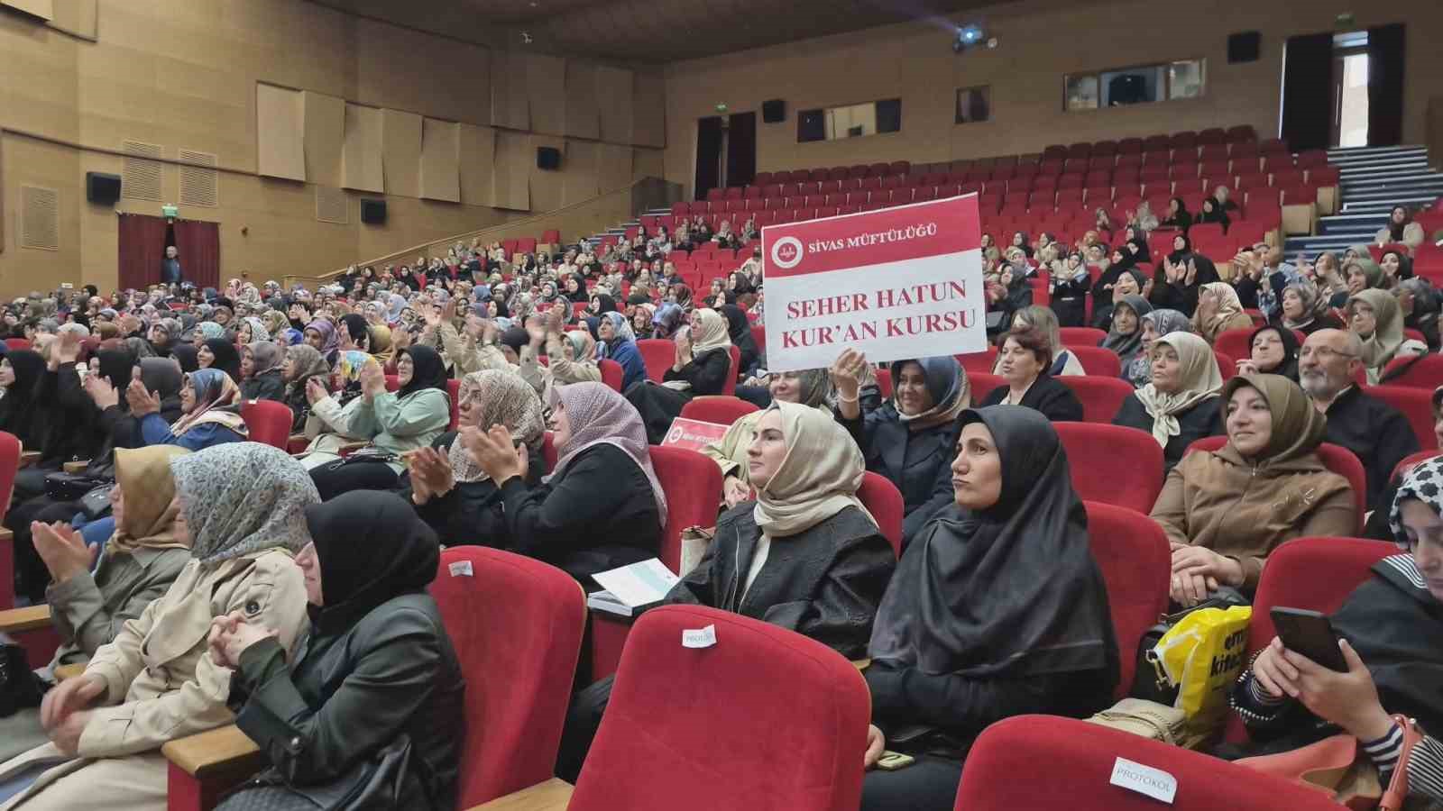 Kursiyerler dini bilgilerini yarıştırdı