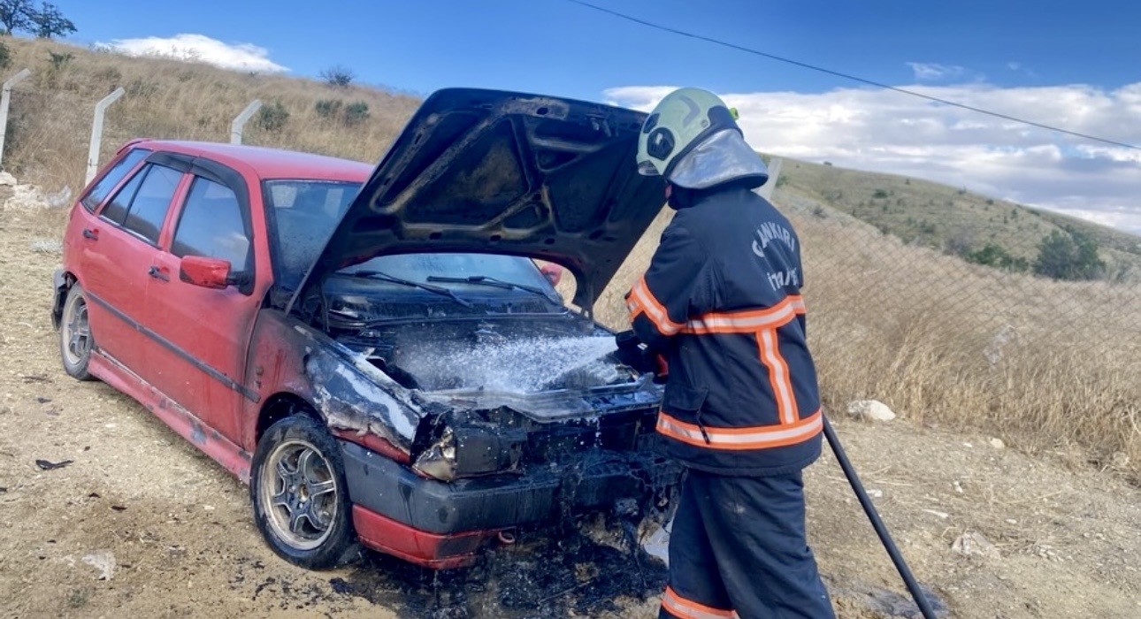 &Ccedil;ankırı&rsquo;da park halindeki otomobilde &ccedil;ıkan yangın s&ouml;nd&uuml;r&uuml;ld&uuml;