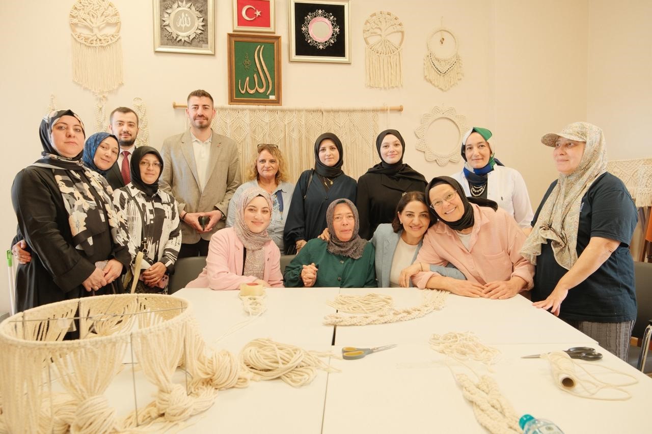İstanbul milletvekilleri vatandaşın nabzını pazar yerlerinde tuttu