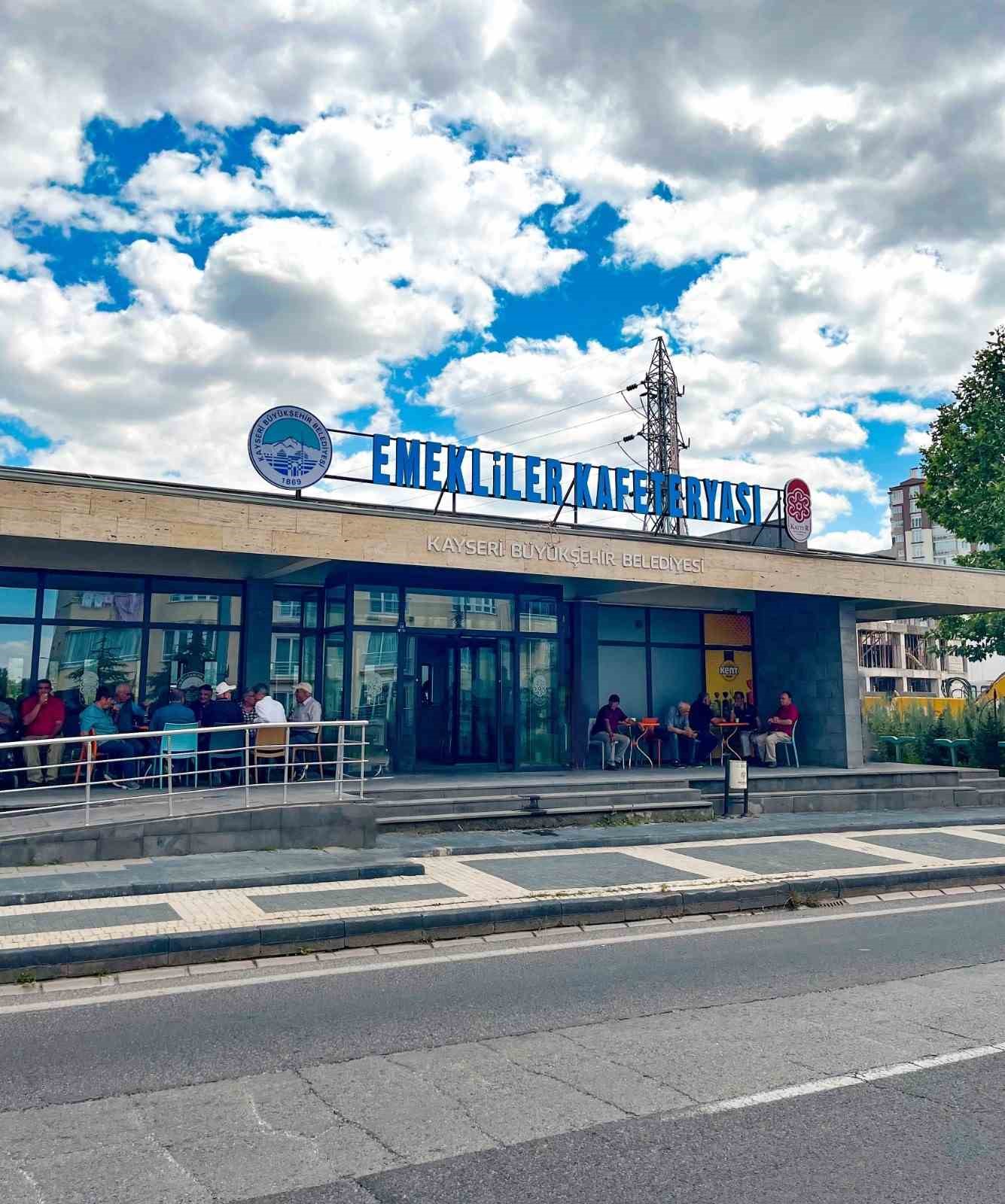 Yazın vazgeçilmez durağı: Emekliler Kafeteryaları