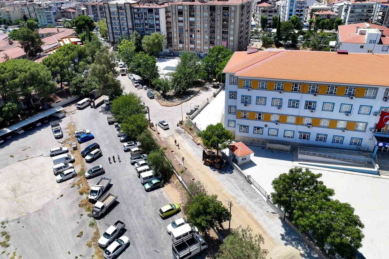 Efeler Belediyesi yol çalışmalarına devam ediyor
