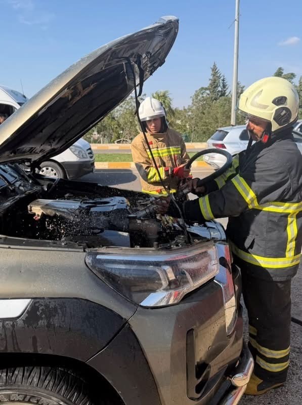 Reyhanlı’da araç yangını büyümeden söndürüldü