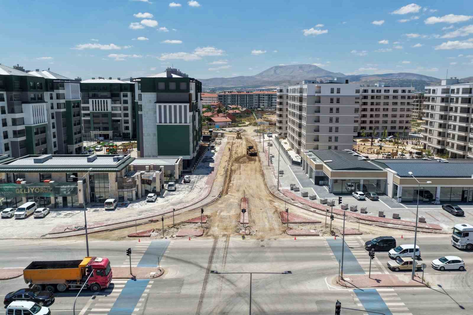 Meram’da yol, asfalt, parke seferberliği tüm hızıyla sürüyor