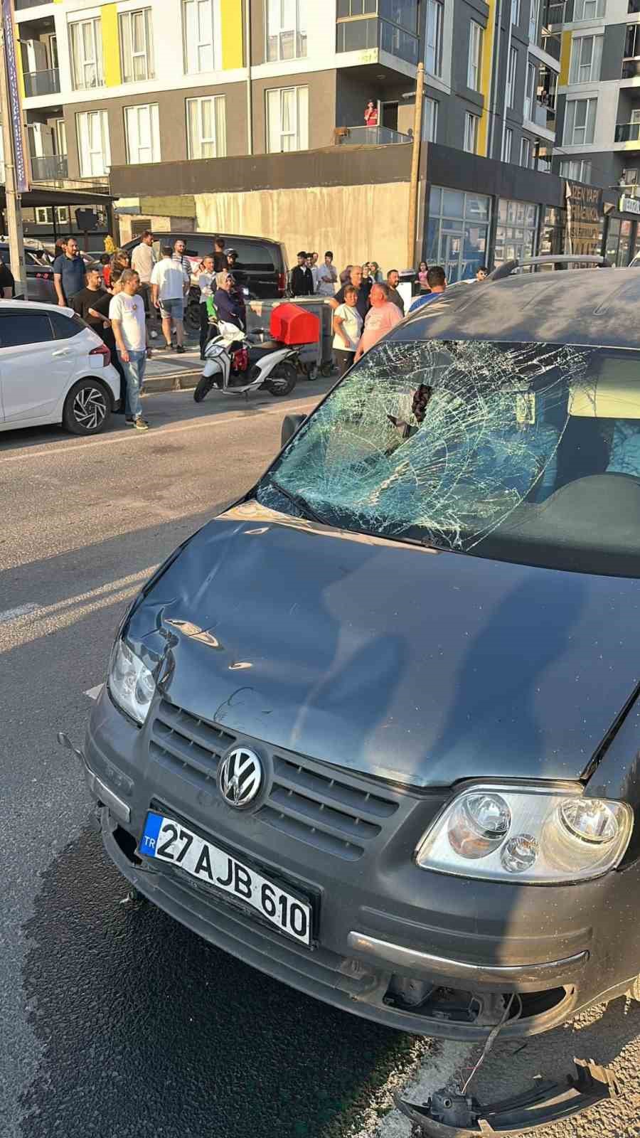 Hafif ticari ara&ccedil; ile &ccedil;arpışan bisiklet s&uuml;r&uuml;c&uuml;s&uuml; hayatını kaybetti