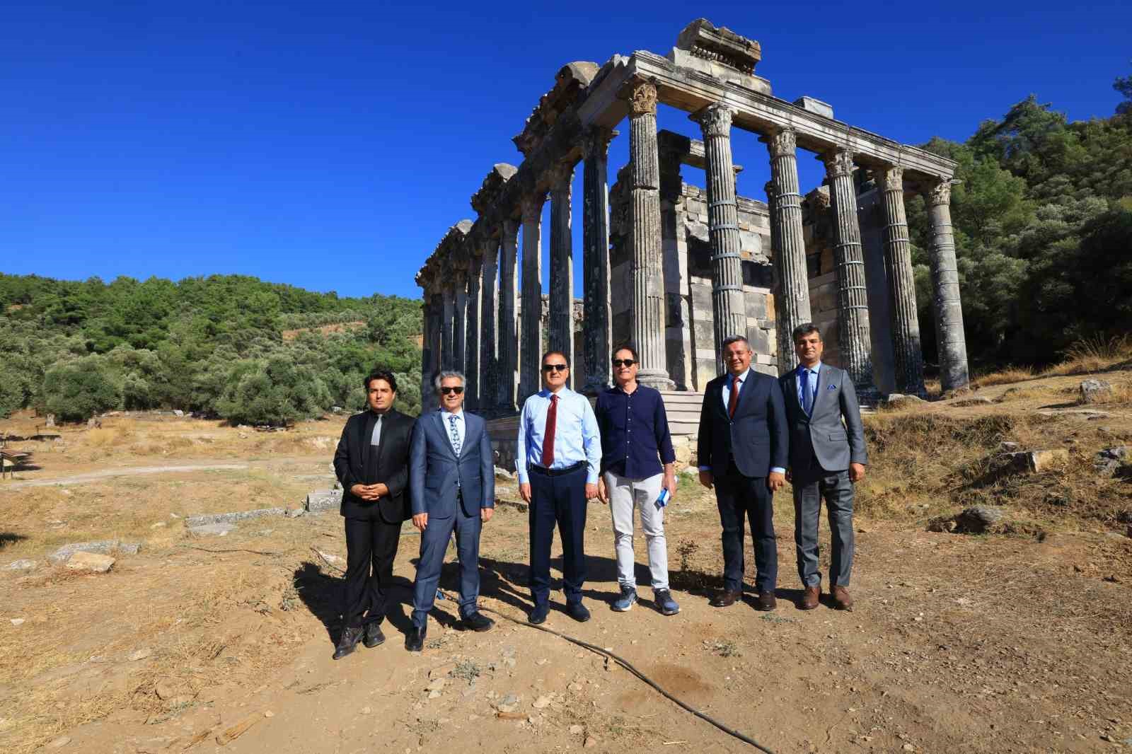 Vali Akbıyık, Euromos Antik Kenti’ndeki çalışmaları inceledi