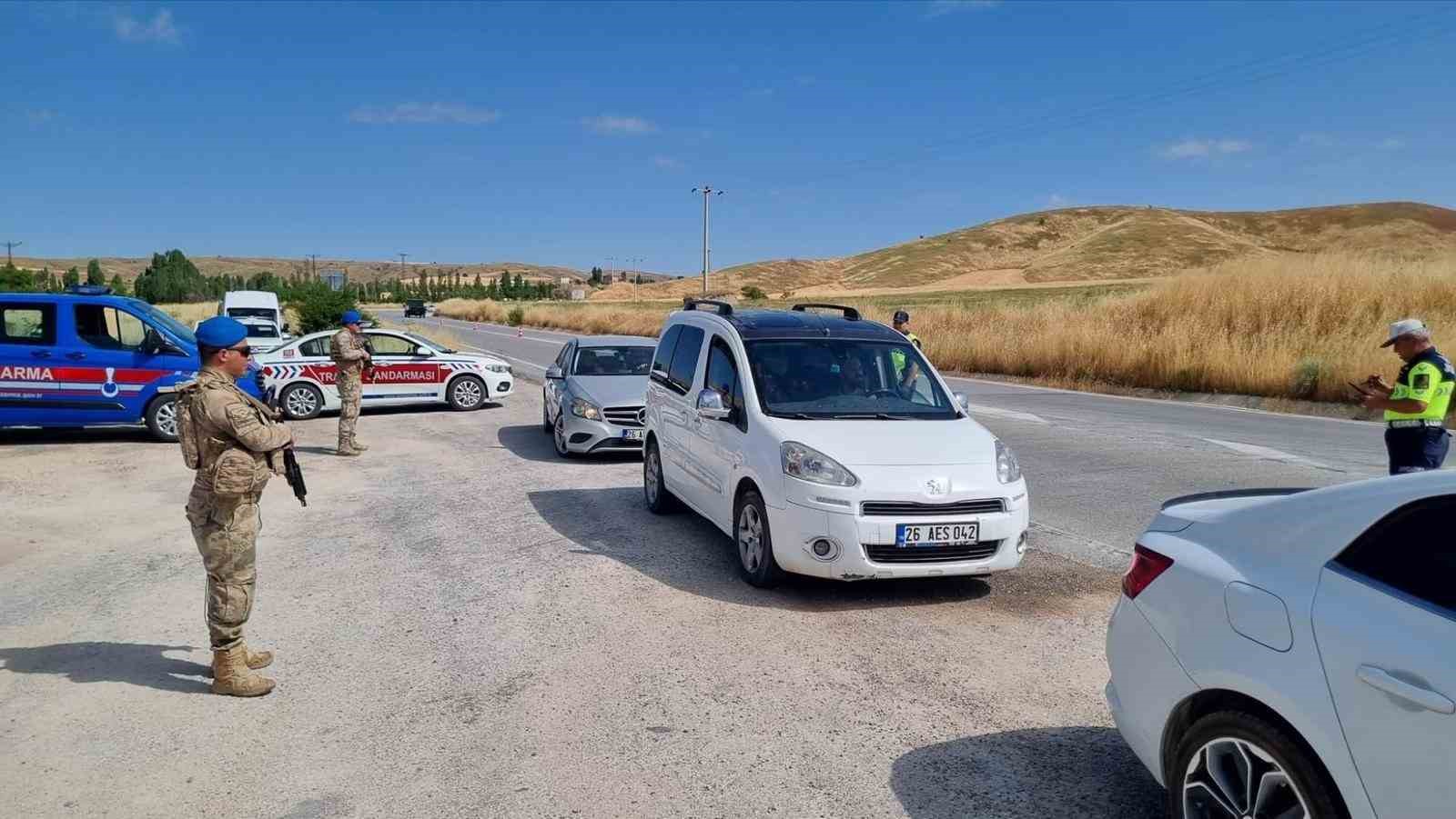 Bilecik’te sıkı denetim, 3 bin 305 şahıs sorgulandı, 648 araç kontrol edildi