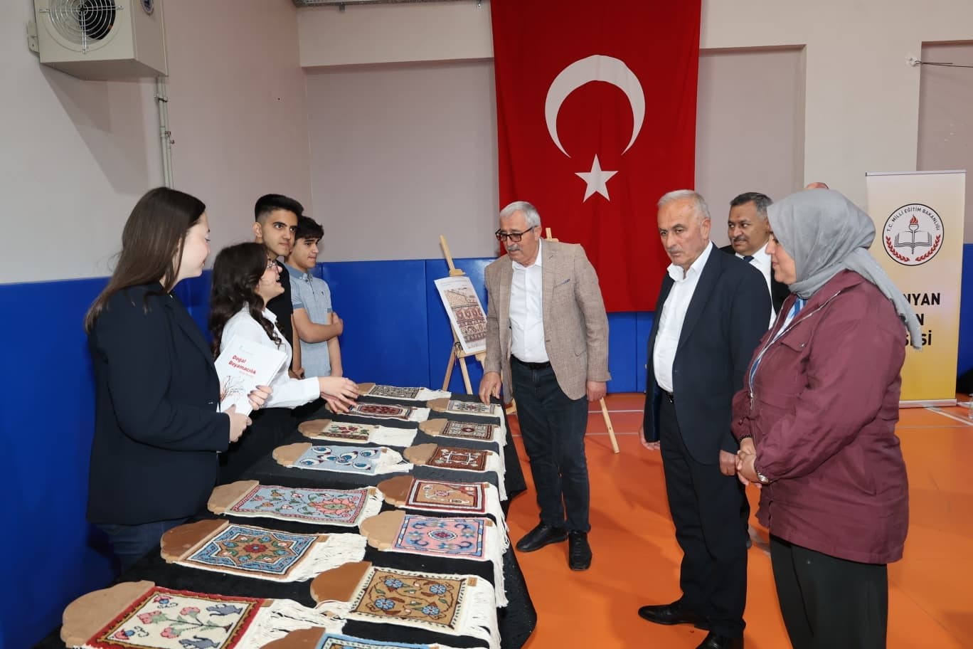 B&uuml;nyan Fen Lisesi&rsquo;nde d&uuml;zenlenen Bilim Fuarı&rsquo;na yoğun ilgi